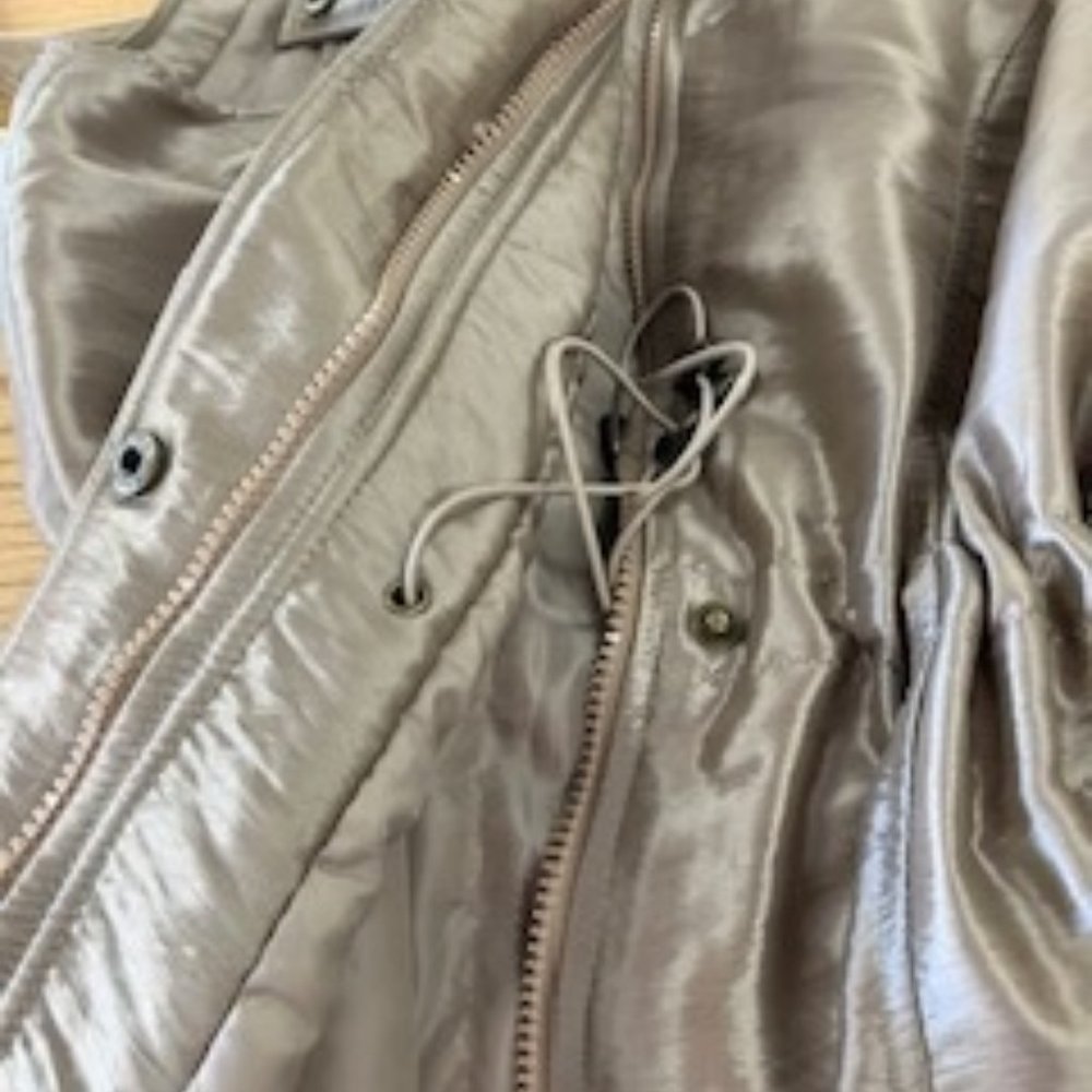 vest - Picture 2 of 2